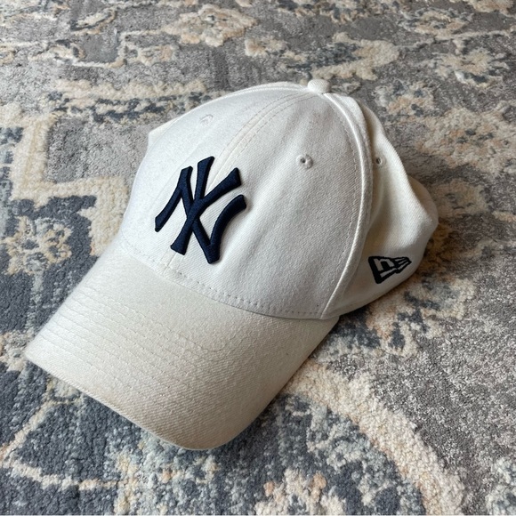 New Era White Yankees NY Logo Cap - Picture 2 of 5